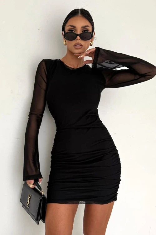 Ženska obleka s tilom na rokavih