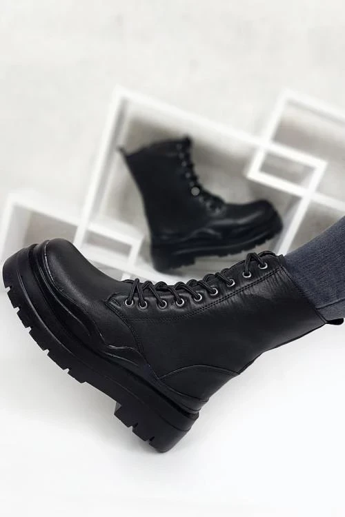 Botine de dama cu sireturi