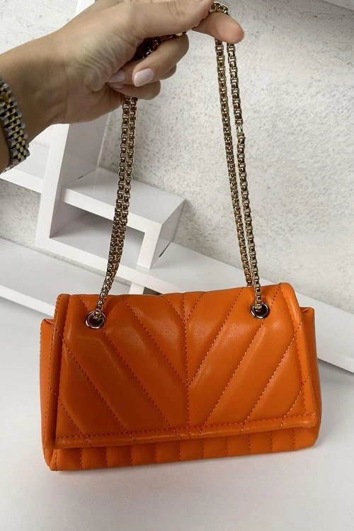 Crossbody kabelka s řetízkem
