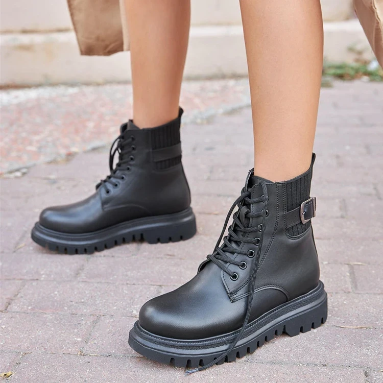 Botine de dama cu sireturi