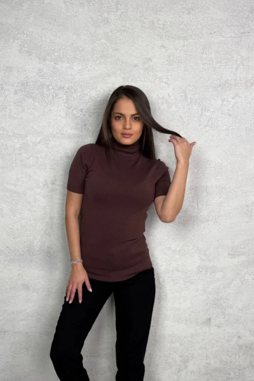 Дамска блуза с къс ръкав и поло яка