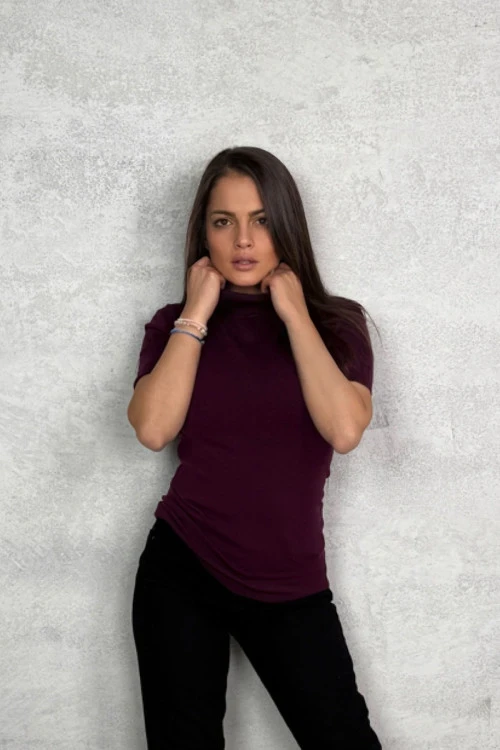 Дамска блуза с къс ръкав и поло яка