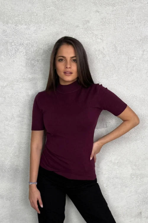 Ženska majica kratkih rukava i polovične kragne