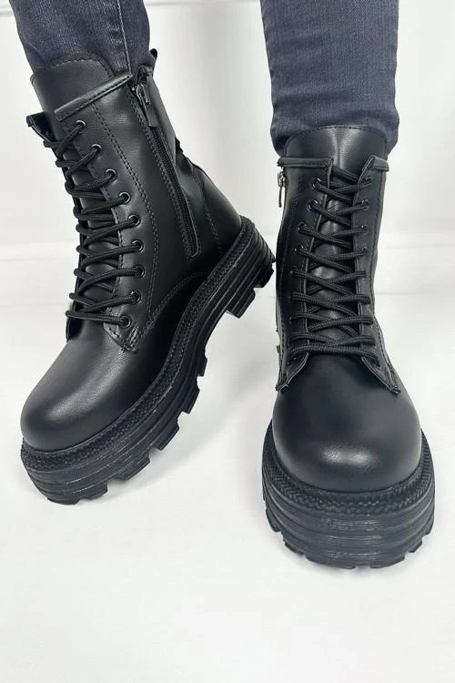 Botine de dama cu sireturi