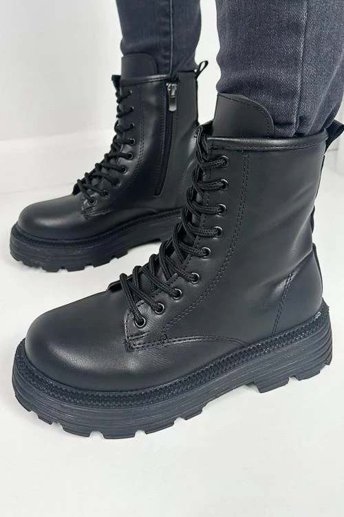 Botine de dama cu sireturi