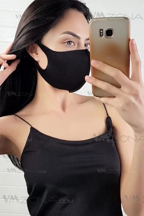 Accesoriu unisex de designer realizat din material impermeabil de înaltă calitate.