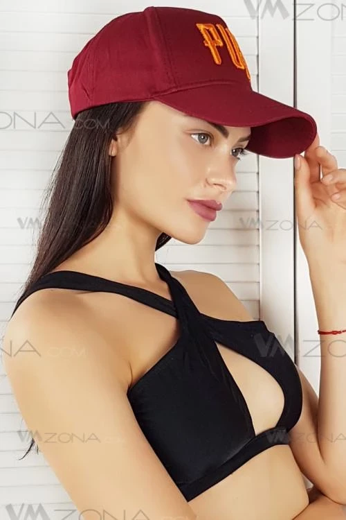 Palarie cu o inscripție pentru femei
