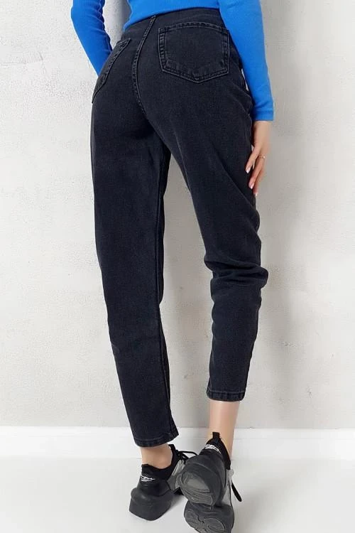 Blugi de dama cu un design curat