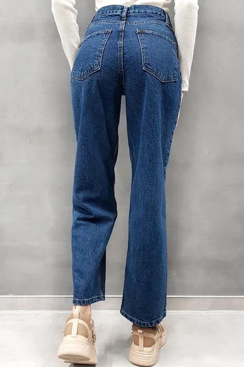 Blugi de dama cu un design curat