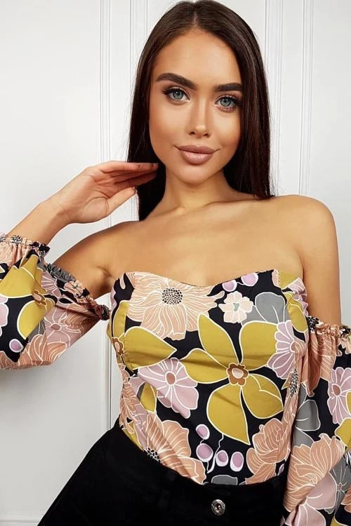 Bluza de dama cu umerii goi