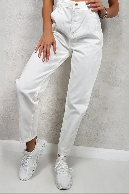 Blugi de dama cu un design curat