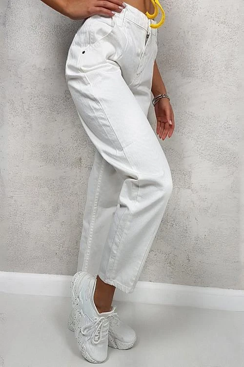 Blugi de dama cu un design curat