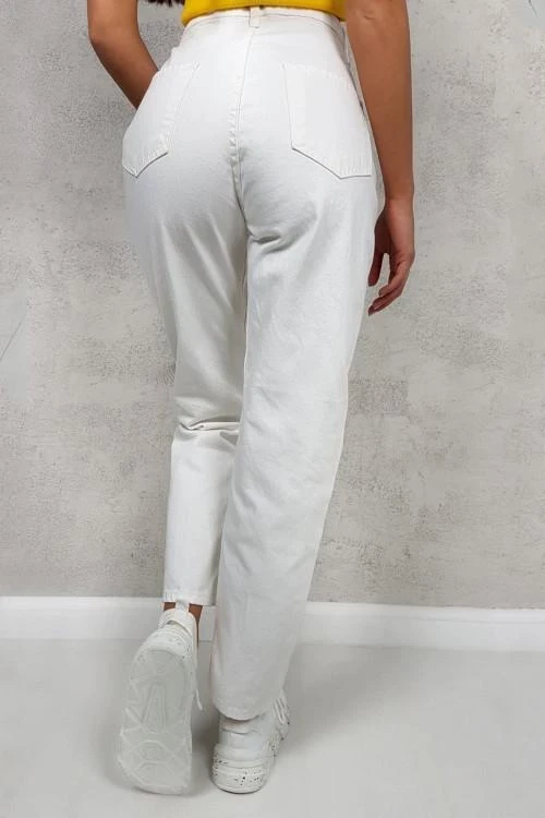 Blugi de dama cu un design curat