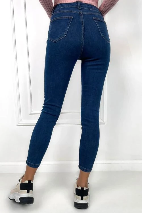 Blugi de dama cu un design curat
