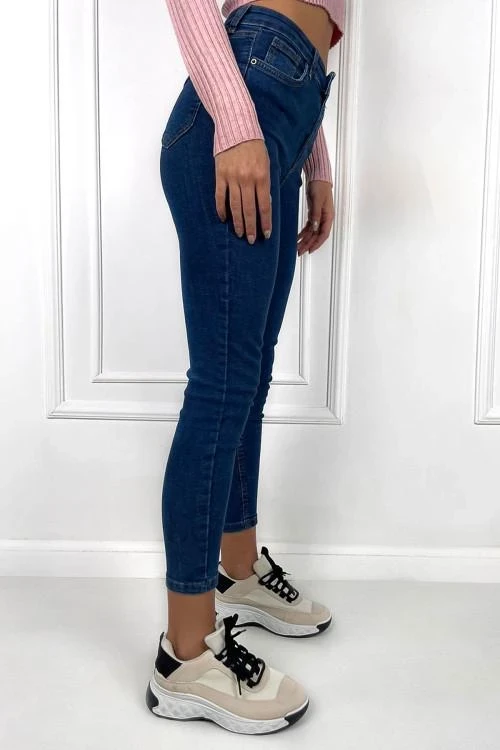 Blugi de dama cu un design curat